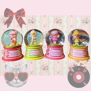 Strawberry Shortcake snow globe set of four 🍓